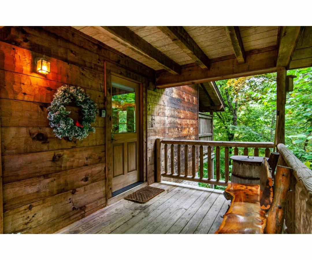 Villa Peekaboo With Hot Tub, Pool Table, And Jacuzzi Pigeon Forge Esterno foto