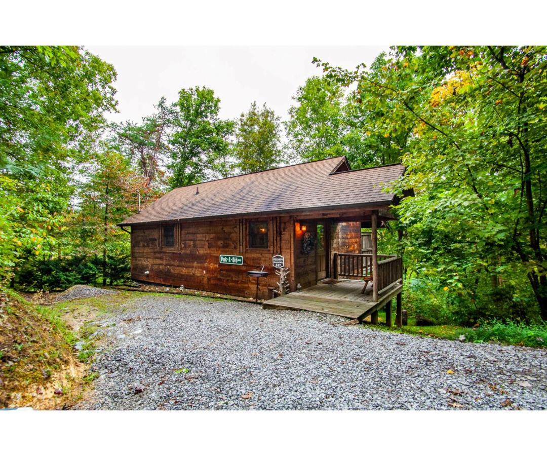 Villa Peekaboo With Hot Tub, Pool Table, And Jacuzzi Pigeon Forge Esterno foto