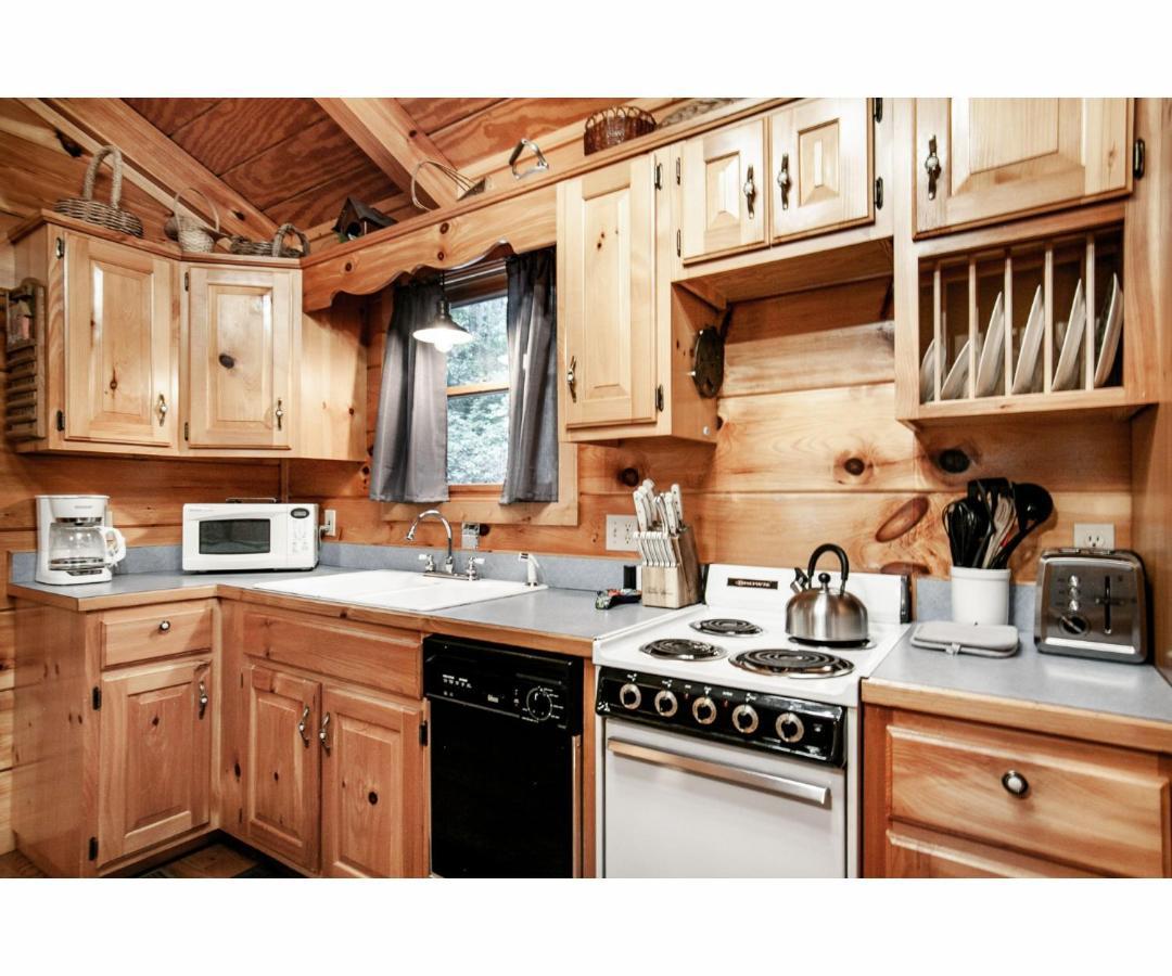 Villa Peekaboo With Hot Tub, Pool Table, And Jacuzzi Pigeon Forge Esterno foto
